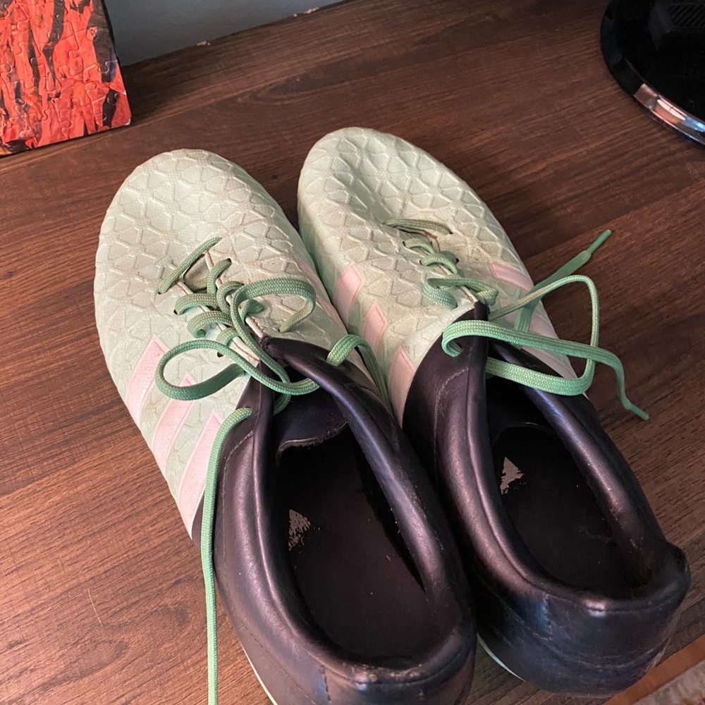 Soccer cleats